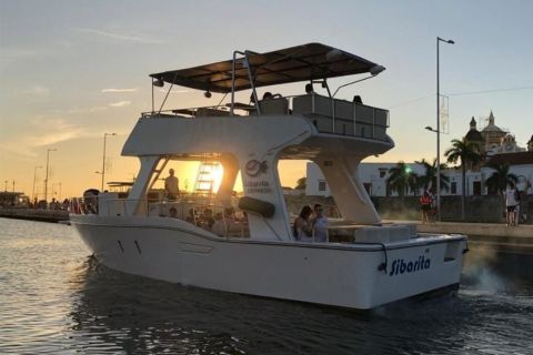 Cartagena: Dinner Cruise with 2 Glasses of Wine