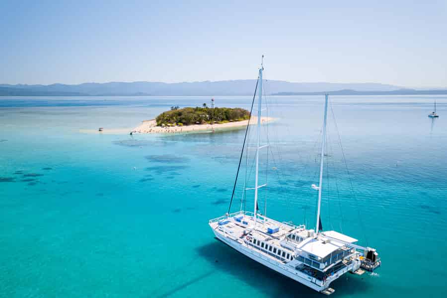 Von Port Douglas: Segle zu den Low Isles am Great Barrier Reef. Foto: GetYourGuide Von Port Douglas: Segle zu den Low Isles am Great Barrier Reef. Foto: GetYourGuide