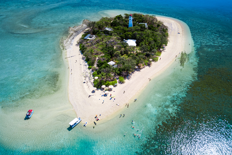 Vanuit Port Douglas: zeiltocht naar het Great Barrier Reef op de Lage EilandenVanuit Port Douglas: zeiltocht naar het Groot Barrièrerif van de Lage Eilanden