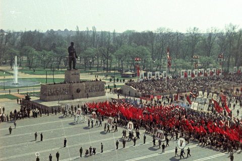 Promenade avec guide au parc Memento aux icônes du communismeOption standard