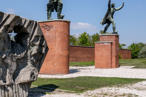 Rijd met gids naar Memento-park naar iconen van het communismeStandaard Optie