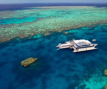 Port Douglas: Quicksilver Outer Barrier Reef Full-Day Cruise