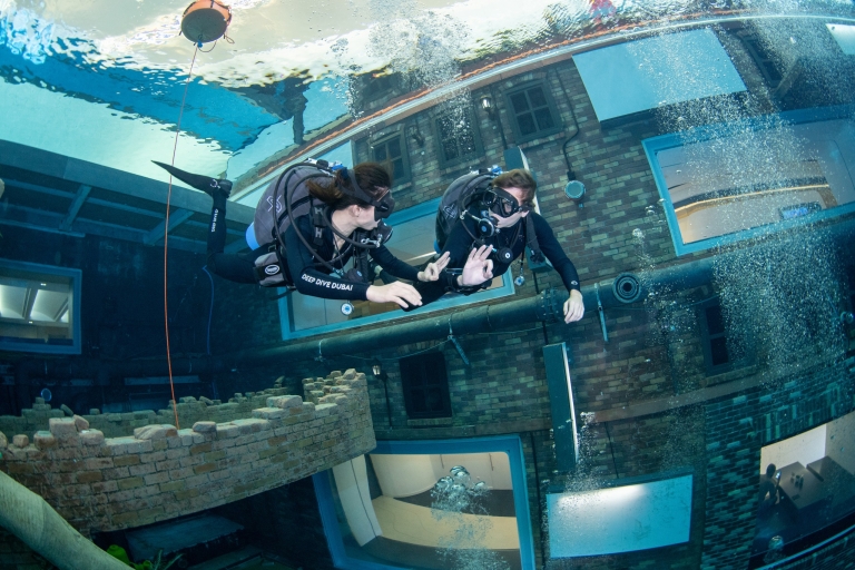 Dubai: Discover Scuba Dive for Beginners at Deep Dive Dubai Platinum Scuba Dive including Long Video and Facility Tour