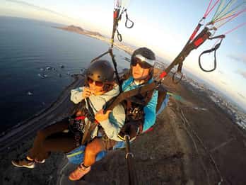 Las Palmas: Paragliding Tandem Flight with Instructor