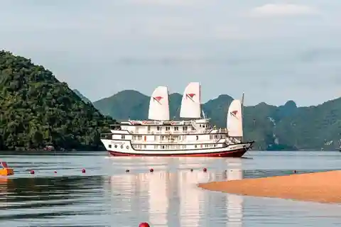 Hanoi: 3-Day Ninh Binh Tour and Bai Tu Long Bay Cruise