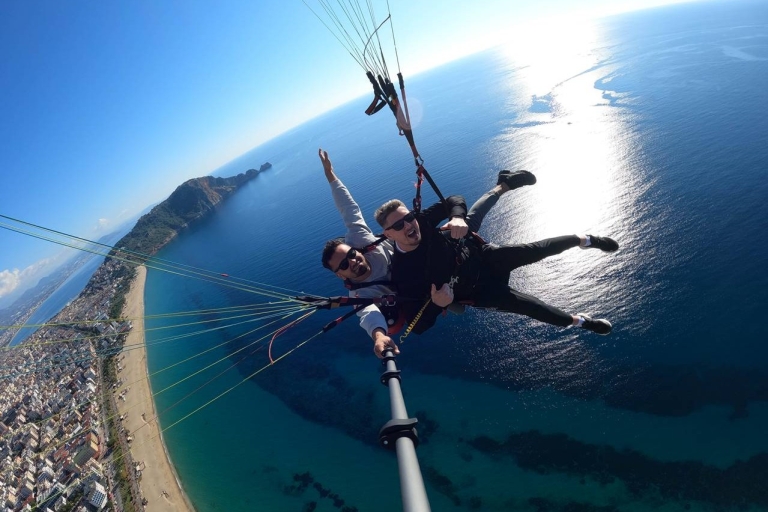 Von Antalya aus: Alanya Paragliding Erlebnis mit Strandbesuch