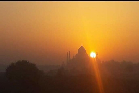 Taj Mahal-tour door Gatimaan Express vanuit Delhi en gratis maaltijdenTaj Mahal-tour met Gatimaan-trein en gratis ontbijt vanuit Delhi