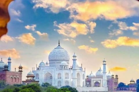 From Delhi: Taj Mahal & Agra Private Tour by Gatimaan Train