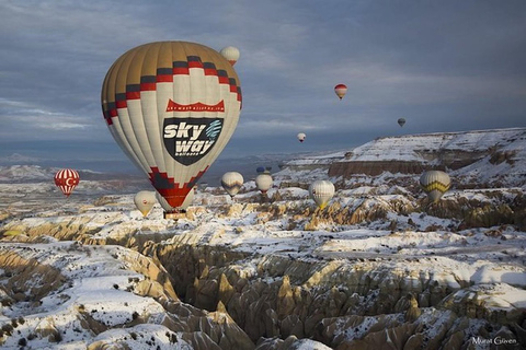 Globo aerostático al amanecer en Capadocia en cat Walley