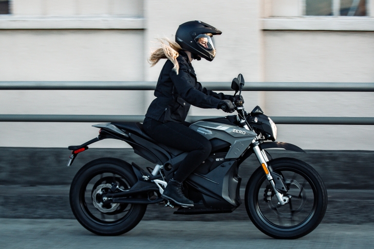 Rostock: Zero electric Motorcycle DS rent for 1 Day