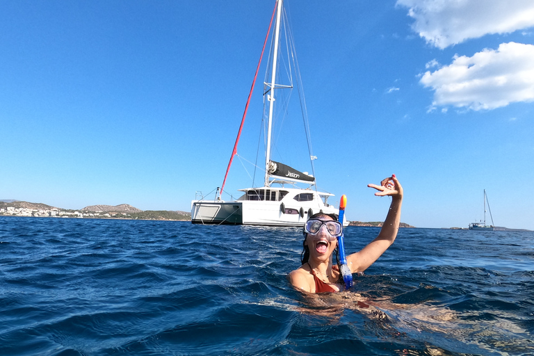 Atenas Cruzeiro de um dia inteiro em um catamarã a vela