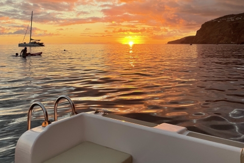 Funchal: excursion privée en bateau au coucher du soleil avec boisson et collations