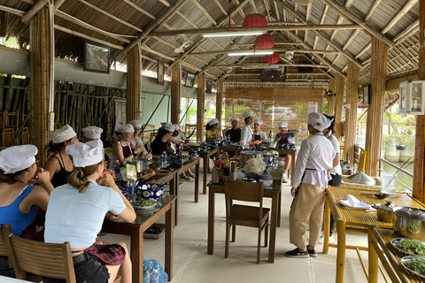 From Hoi An: Market Tour, Basket Boat Ride and Cooking Class