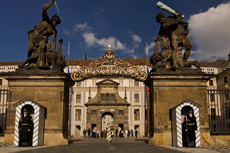 Prague Castle Tour in French with Monuments Entrance