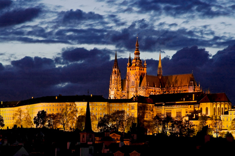 Prague Castle Tour in French with Monuments Entrance