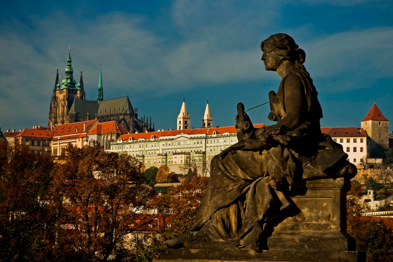 Prague Castle Tour in French with Monuments Entrance