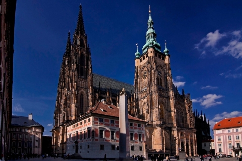 Prague Castle Tour in French with Monuments Entrance