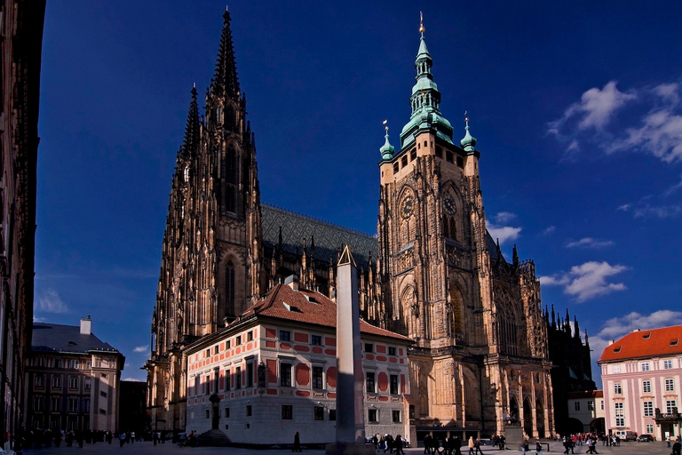 Prague Castle Tour in French with Monuments Entrance