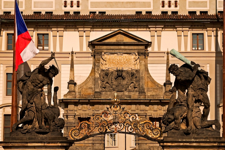 Prague Castle Tour in French with Monuments Entrance