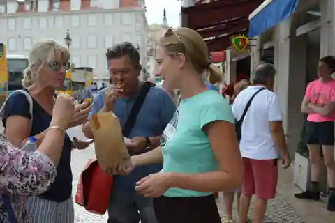 Culinary Food Tour away from touristic spots (in German)