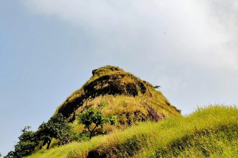De Mumbai: trilha guiada ao Forte de Sondai com refeições e transporteDe Mumbai: trilha guiada ao forte de Sondai com refeições e traslados