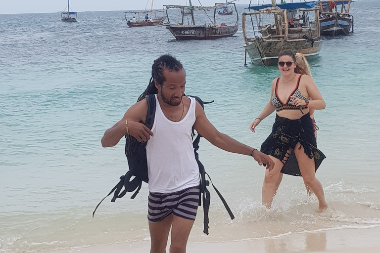 Azul SafariZanzibar: passeio de barco pela lagoa azul da ilha de Kwale