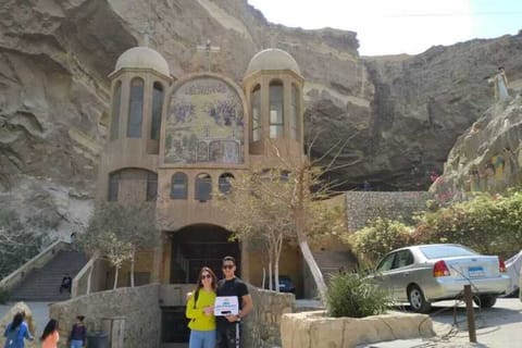 Cairo: Tour of Cave Church, Garbage City & City of the Dead