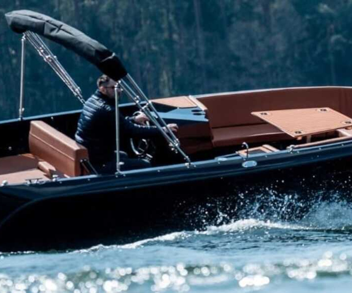 Lago de Como: Excursión en barco en grupo o privada de 3 horas con aperitivos