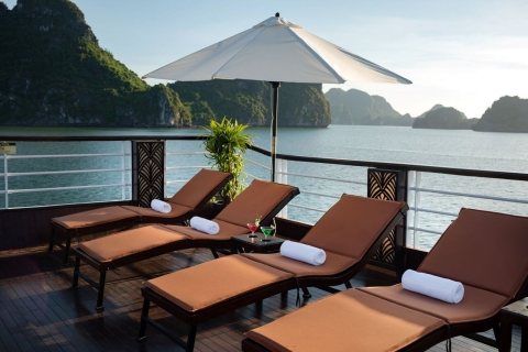 Vanuit Hanoi: tweedaagse cruise naar de Ha Long- en Lan Ha-baaien met maaltijdenVanuit Hanoi: tweedaagse cruise Lan Ha Bay met luxe transfer