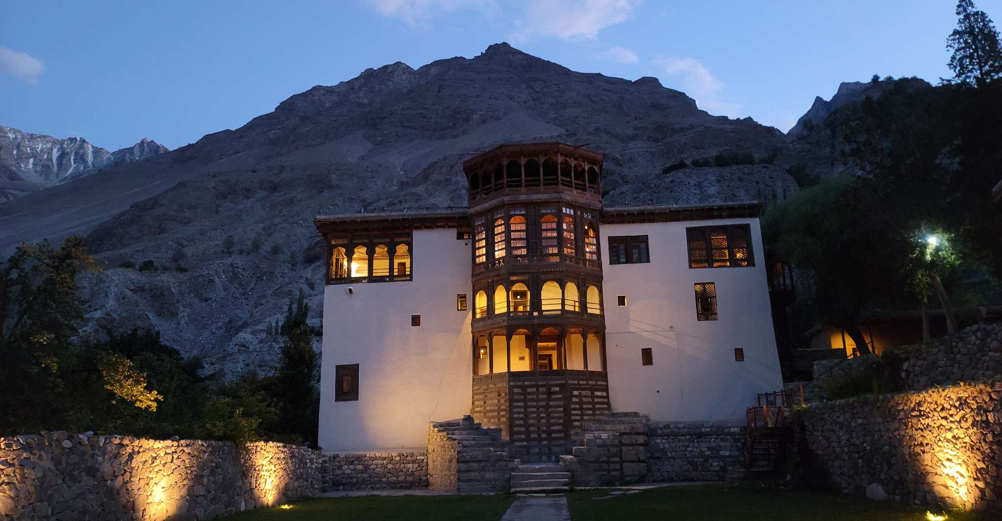 伊斯兰堡,10日全日登机全机,前往南马谷的 