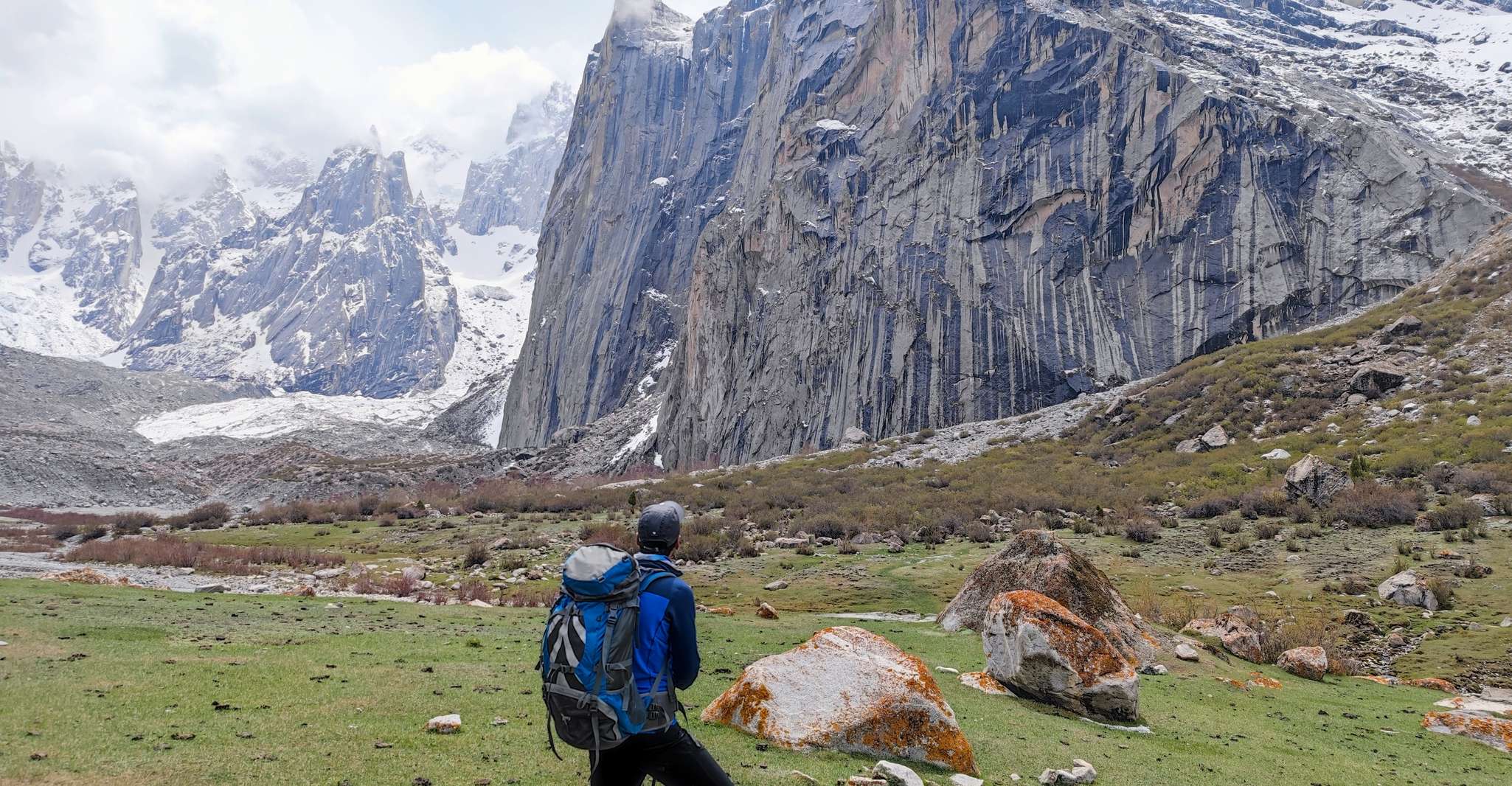 伊斯兰堡,10日全日登机全机,前往南马谷的 
