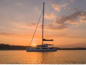 Athens: Half-Day Sunset Catamaran Cruise with Meal & Drinks