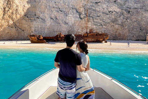 Porto Vromi: privéboottocht Navagio-strand & Blauwe GrottenOphaalservice bij je hotel