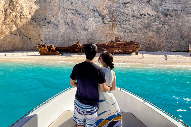 Porto Vromi: Navagio Beach &amp; Blue Caves Private Boat TourColeta no local do ponto de encontro