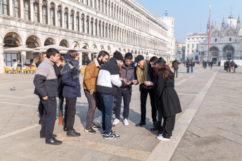 Venedig: Fototour mit professionellem FotografenKarneval Fotoerlebnis