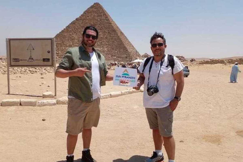 Il Cairo: Tour guidato del Complesso delle Piramidi di Giza e del Museo NazionaleTour privato comprensivo di trasferimenti, guida, pranzo e ingressi