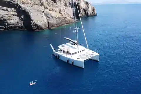 Mykonos : Croisière en catamaran d'une journée avec déjeuner frais