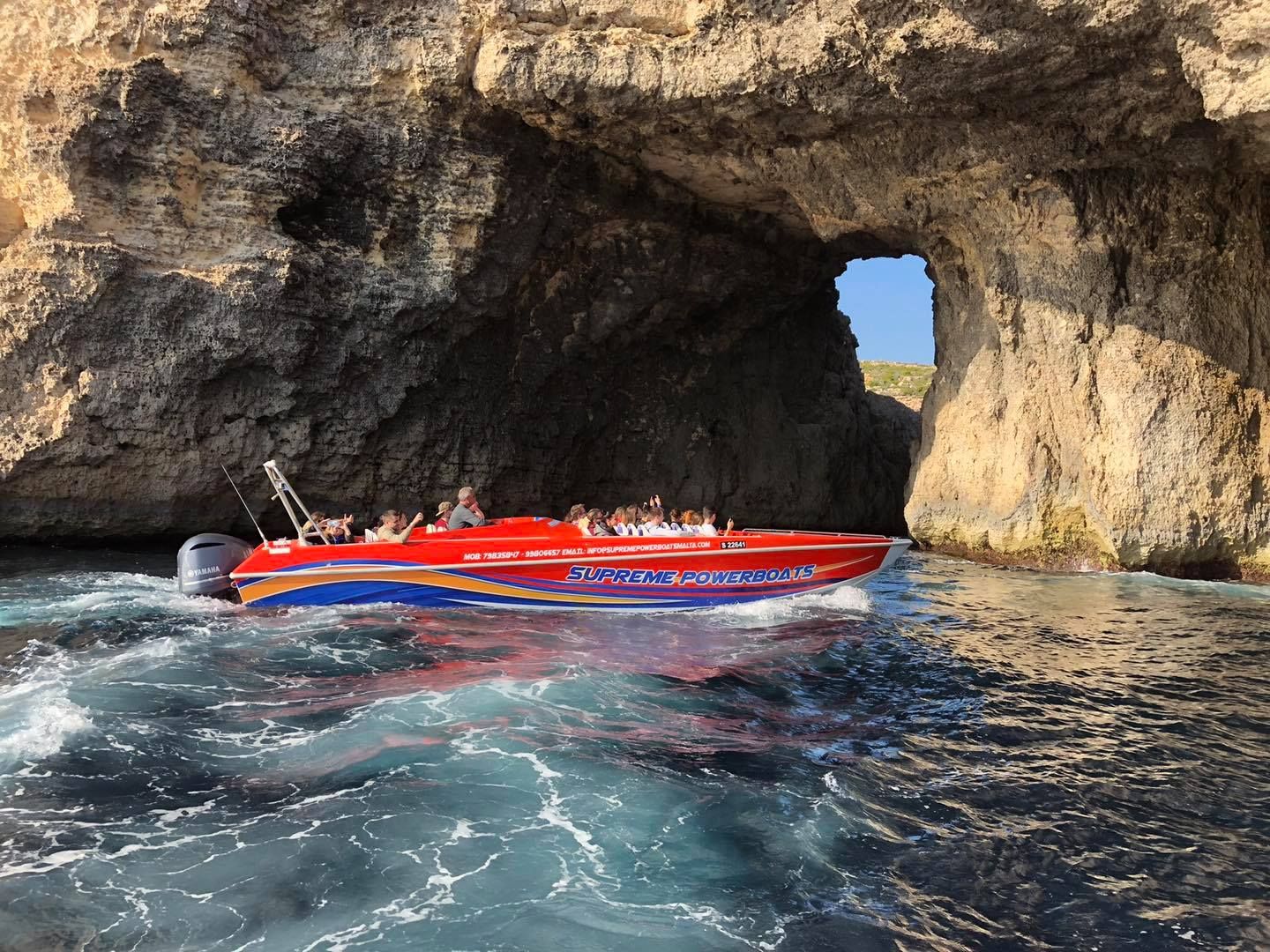Sliema: Mit dem Motorboot zu den Höhlen von Comino und zur Blauen Lagune mit Schwimmen