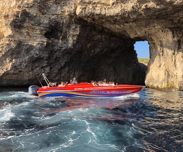 Sliema: Comino Blue Lagoon Powerboat Tour with Comino Caves
