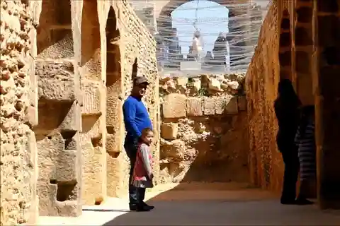 From Tunis: Oudhna & Zaghouan Day Tour with Guide & Lunch