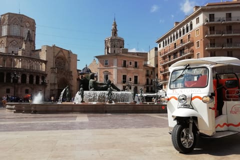 Valencia: Tuk Tuk Historical Tour