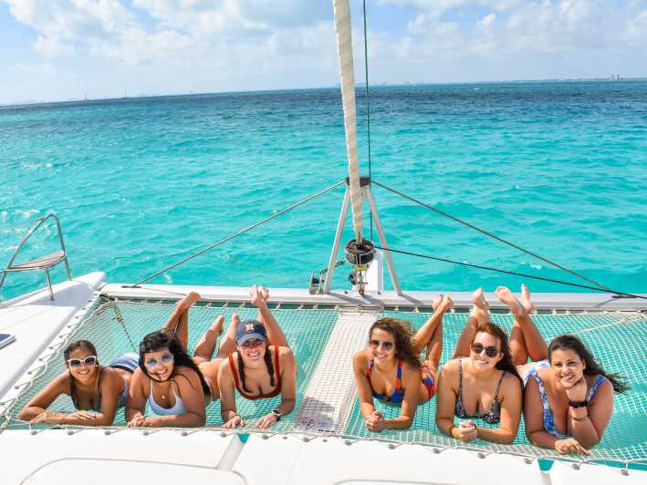 catamaran party isla mujeres