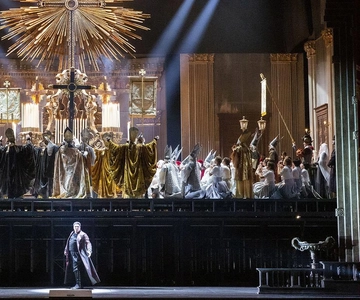 A baritone as a friend: Milan Scala Theatre from inside