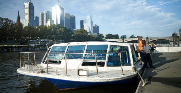 Melbourne: Fährfahrt durch die Stadt und nach Williamstown