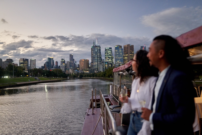 Spirit of Melbourne: 4-Gang-Bootsfahrt mit Getränken