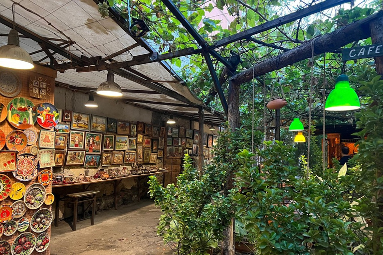 Yerevan: Highlights and Culture Walking Tour with Tastings