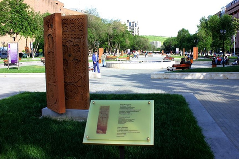 Yerevan: Highlights and Culture Walking Tour with Tastings