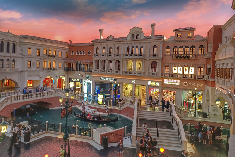 Explora lugares de interés: tour a pie por el Strip de Las Vegas.Explora lugares imprescindibles: tour a pie por el Strip de Las Vegas