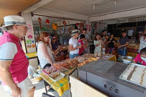 Chiang Mai: Michelin Recommended Food Guided Walking Tour