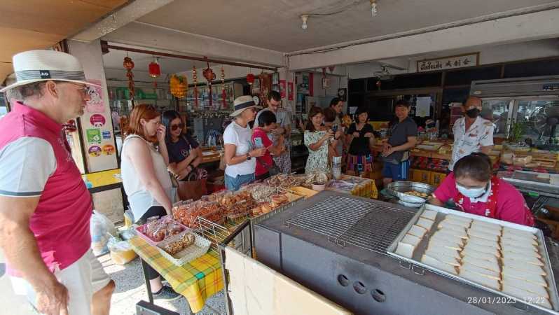 Chiang Mai: Local Food and Markets Guided Walking Tour